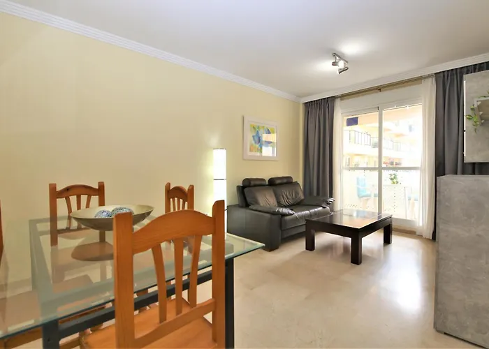 Town Lamarea 埃斯特波纳