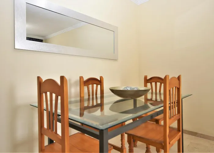 Town Lamarea 埃斯特波纳